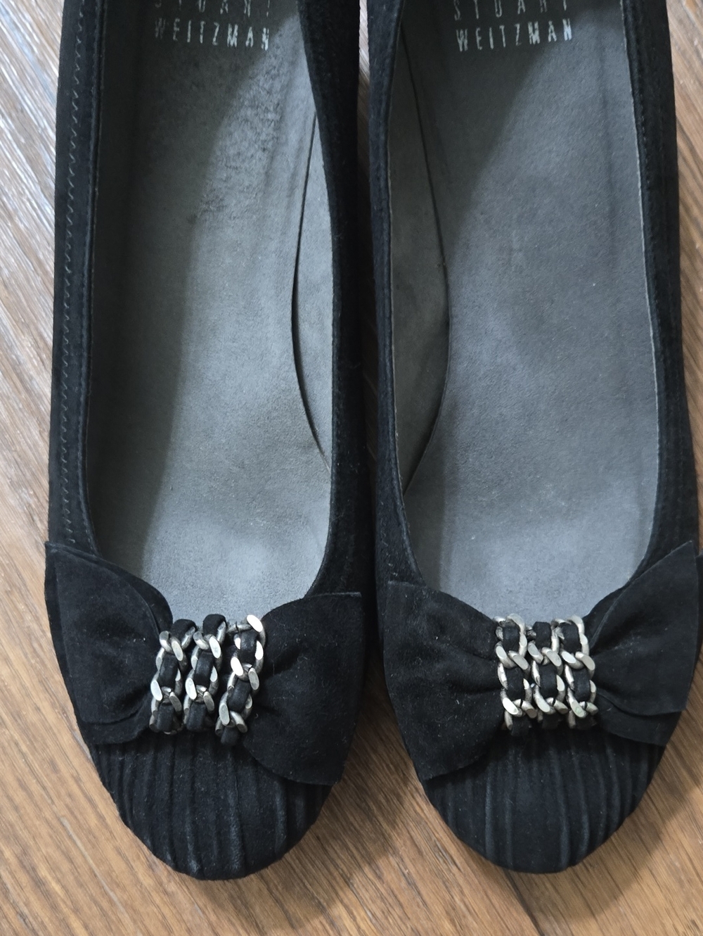 Stuart Weitzman black suede heels with ribbon and chain details/size 7